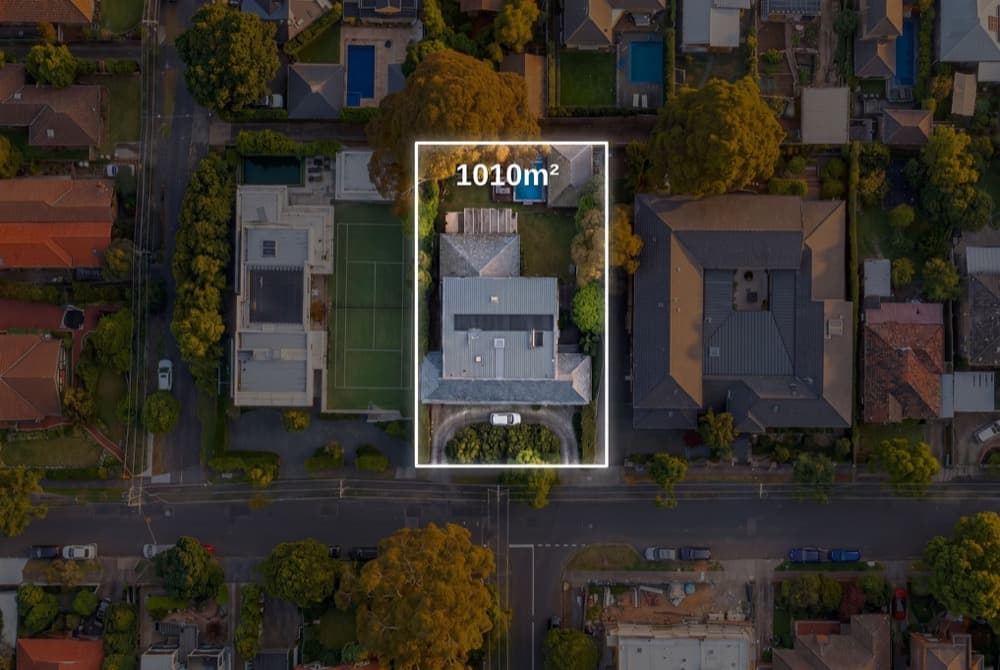 The same aerial with the lot boundary drawn over it